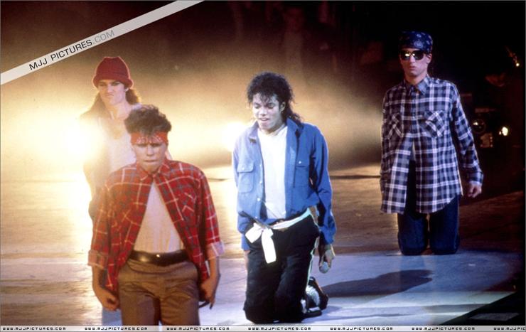 Michael Jackson - You Are Not Alone VIDEO - Michael Jackson - You Are Not Alone BG.jpg