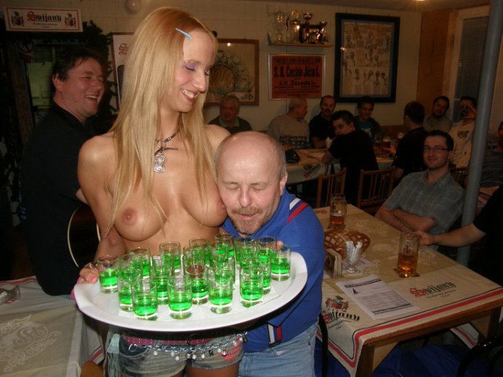 Nude Amateur Phot... - Nude Amateur Photos - Sexy Teen Blonde Striptease on the Bar12.jpg
