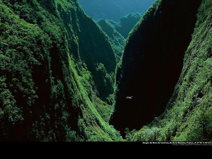 FRANCJA - The Gorges of the Bras de Caverne, island of Reunion, France.jpg