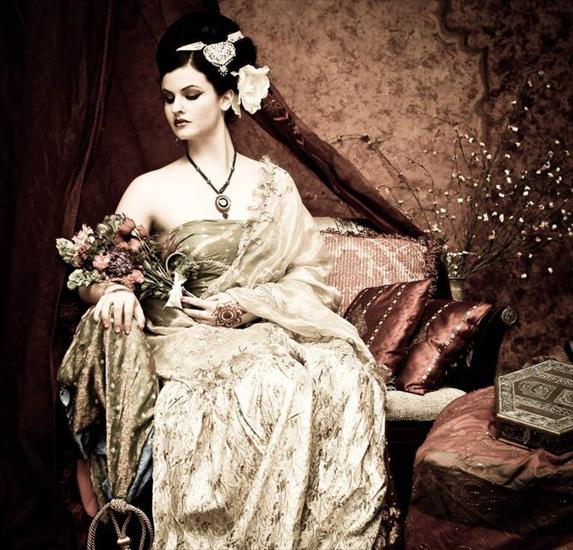 Elegancja - Victorian_by_Nakedbloomsinsnow.jpg