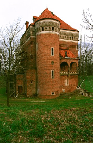 Pałace na ziemi polskiej - Rzemien_castle.jpg