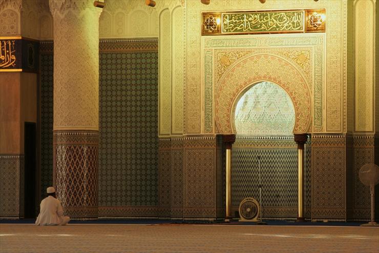 Architektura - Negara National Mosque in Kuala Lumpur - Malaysia mihrab.jpg