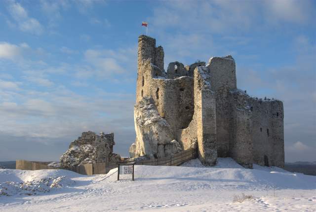 Zamki  Polski - mirow-zamek-zima.jpg